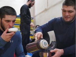 фото - Дортикос зацеловал чадо, Фроч вернулся к истокам, Гвоздик встретился с диаспорой — соцсети