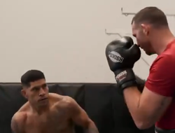 фото - Перейра спарринговал с боксёром-левшой из Австралии. Зацените видео