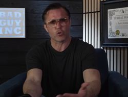 фото - Джейк Пол претендует на пояс WBA. Эксперт объясняет этот кринж на примере Пакьяо