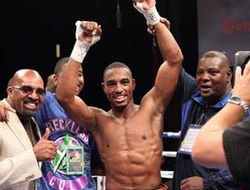 фото - (Результаты + Видео) Джей-Лион Лав с трудом победил Габриэля Росадо