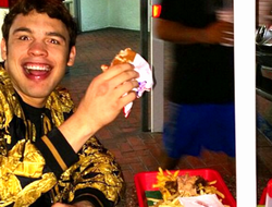 фото - Чавес обещает забыть о лени и фастфуде