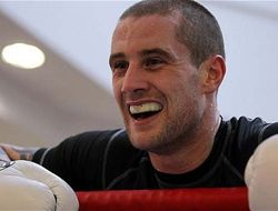 фото - Поединок Рикки Бёрнза и Теренса Кроуфорда перенесён