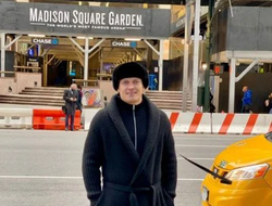 фото - Кадр дня. Александр Усик всё-таки улетел в США