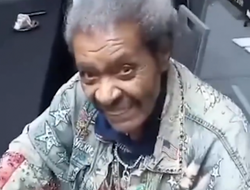 фото - Прикол дня: Дон Кинг «порвал» сеть постером своего ивента