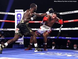 фото - Арум — о новом контракте для Кроуфорда: Кому он такой на**р нужен?