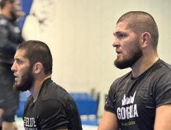 фото - Заменить Оливейру должен был не Волкановски, а другой боец — Махачев