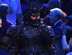 фото - Уайлдер проиграл из-за тяжёлого костюма? Мнение промоутера и тренера Тайсона Фьюри