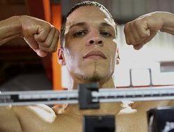 фото - Джонатан Окендо вырвал победу у Джонни Гонсалеса