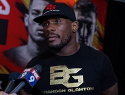 фото - Тяжи Апочи и Глэнтон выдали махач года, Ривера апсетнул Хуареса: видео