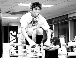 фото - Названы дата и место боя Иноуэ–Ахмадалиев