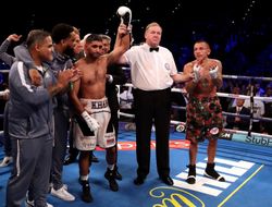 фото - Амир Хан одолел Самуэля Варгаса, оба падали