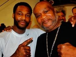 фото - Тренер: «Рефери не должен был останавливать бой Стивенсона и Доусона»