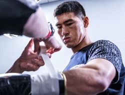 фото - Бивол мечтает о поединке с Альваресом, но на всякий случай озвучил и другие имена