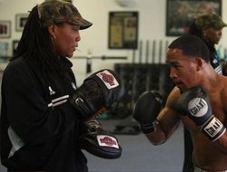 фото - Джеймс Кирклэнд возвращается к женщине-тренеру Энн Вульф