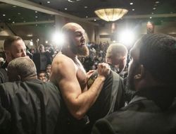 фото - Фьюри — о том, что стало причиной потасовки с Уайлдером на пресс-конференции