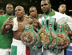 фото - WBC заберёт у Флойда Мэйуэзера один из чемпионских поясов