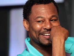 фото - Шейн Мосли: «Я в отличной форме, и через три недели нокаутирую Энтони Мандина»