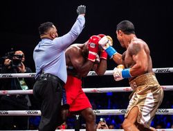 фото - Де Ла Хойя и Белфорт подерутся позже, вновь выйдет на ринг Холифилд — Кавана