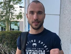 фото - Беспутин ходит на кулаках, Сехудо покуривает косяк, Баффер на «Игре престолов» — соцсети