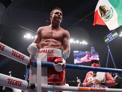 фото - Озвучено имя боксёра, который может побить Канело. Это не Бетербиев