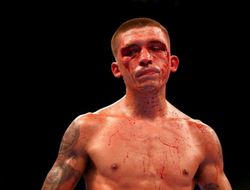 фото - Окровавленный Ли Селби победил Омара Дагласа и завоевал региональный титул