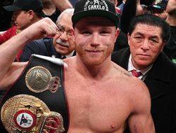 фото - Сауль Альварес больше не чемпион в трёх категориях: он отказался от одного из титулов