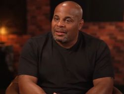 фото - Зачем Макгрегору возвращаться в октагон? Объясняет Кормье