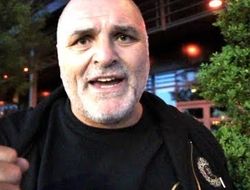 фото - Джон Фьюри в ярости: хочет навалять президенту UFC