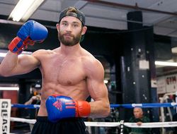 фото - Обидчик Проводникова Элджиери возобновил карьеру, победил джорнимена