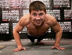 фото - Матвей Коробов попытается взять титул в андеркарде у Гарсии и Истера