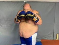 фото - 42-летний супертяж побывал на канвасе, а затем жёстко вырубил пузана — видео