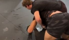 Не шути с Цукербергом! Основатель Facebook «едва не засабмитил» Перейру: видео