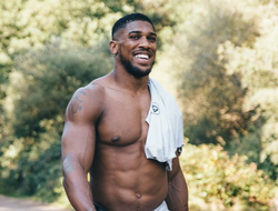 фото - Почему Джошуа отчаянно пытается сделать бой с Уайлдером? Есть интересное мнение