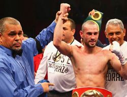 фото - Хосе Педраса повалял Рэя Бельтрана и отобрал титул