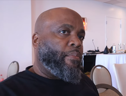 фото - Тренер Дэвиса: «Ломаченко отказывался от боя ещё 5 лет назад»