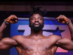 фото - Две топовые драчки супертяжей откроют 2023 год — постеры