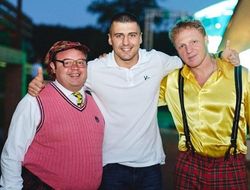 фото - Вести из соцсетей: Ломаченко забивает гвоздь голой рукой, Мэйуэзер тайно тренируется