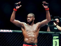 фото - Стало известно, когда и где подерутся Джон Джонс и Доминик Рейес