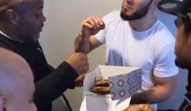 Махачев и Кормье троллили Хабиба: «Не всем это дано понять» — видео