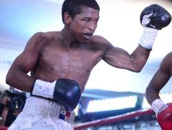 фото - «Сенсационный» Эстрада прошёл «Малыша» Хуареса на пути к Менайотину