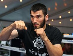 фото - Артур Бетербиев — о реванше с Александром Гвоздиком: Думаю, он стал ещё лучше…