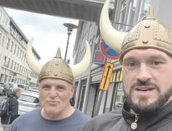 фото - Фьюри с отцом прилетели в Исландию: Тора не нашли, но пошли в бар и «квакнули»: видео