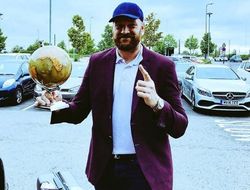 фото - Вести из соцсетей: Ломаченко агитирует, Баффер ждёт Джошуа–Поветкин, Фьюри празднует юбилей