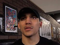 фото - Этот придурок Ломаченко одолжил мой титул и ещё должен благодарить меня — Теофимо Лопес