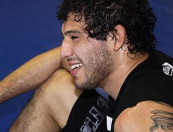 фото - Видео: Гилберт Мелендес борется с Рондой Раузи