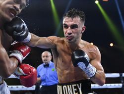 фото - Экс-чемпион Молони побил Салудара. Но не того, который с титулом