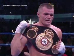 фото - Украинец Виктор Поляков победил экс-чемпиона мира Де Каролиса в Италии