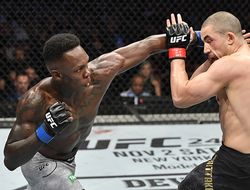 фото - Исраэль Адесанья — новый чемпион UFC. Он разбил Роберта Уиттакера