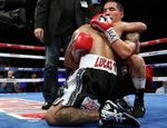 Оскар Вальдес управился с Хосе Рамиресом за три раунда