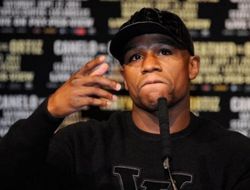 фото - Мэйуэзер: «Уорд легко побьёт Головкина»